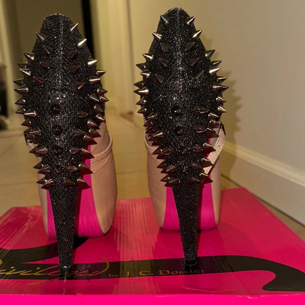 Stylish Tan Spiked Heels - Picture 5 of 6